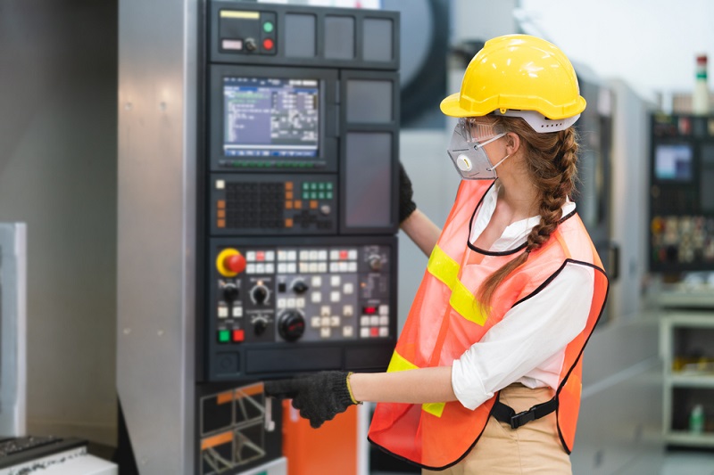 اپراتور دستگاه CNC