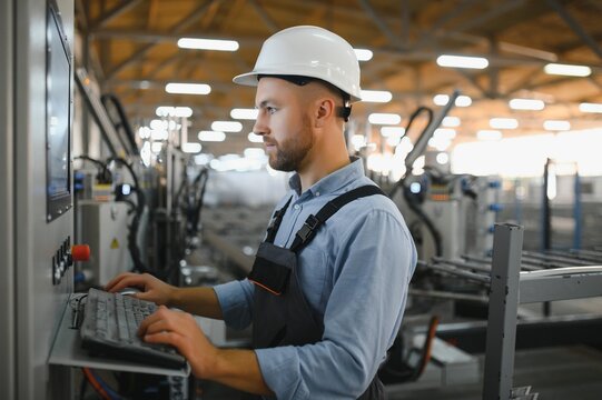 اپراتور دستگاه CNC