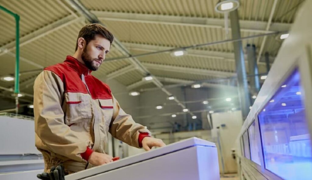 اپراتور دستگاه CNC