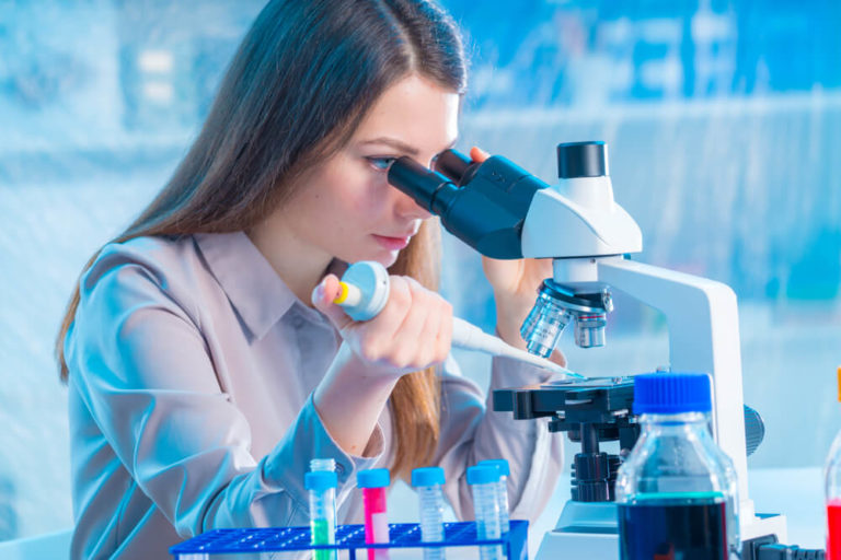 تکنسین آزمایشگاه پزشکی